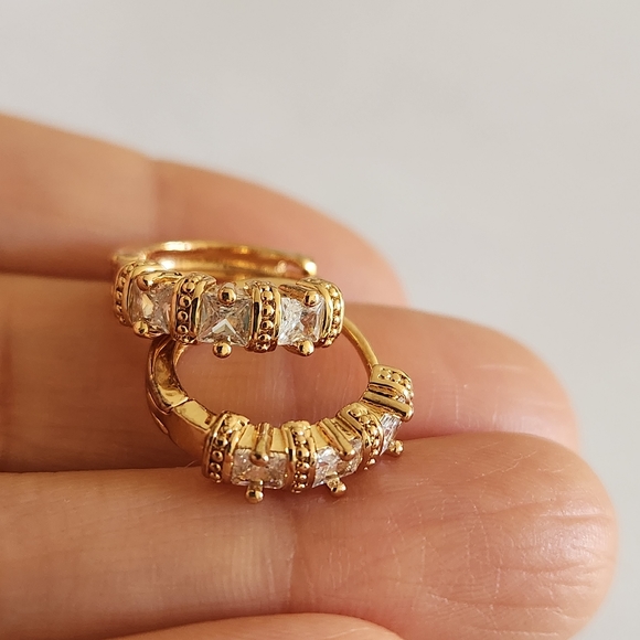 New 18K Gold Plated Princess Cut Diamond Huggie Hoop Earrings for Women - Picture 5 of 9